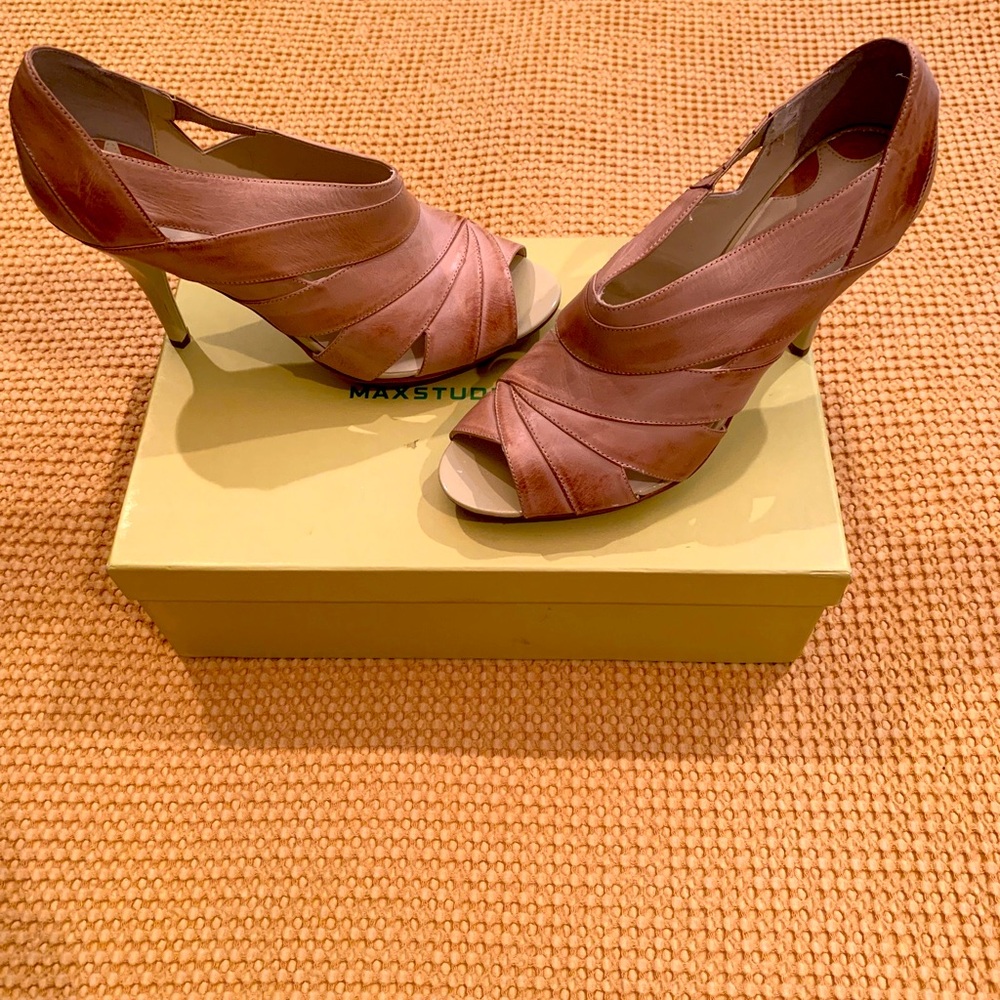 🔥Max Studio Peep ToeHighHeel Shoe Beige Sz9 NWOT CLEAN NEVER WORN! Narrow!